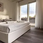 Villa Front *