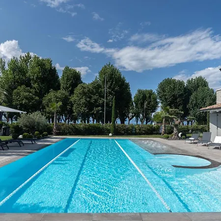 Villa Front Sirmione